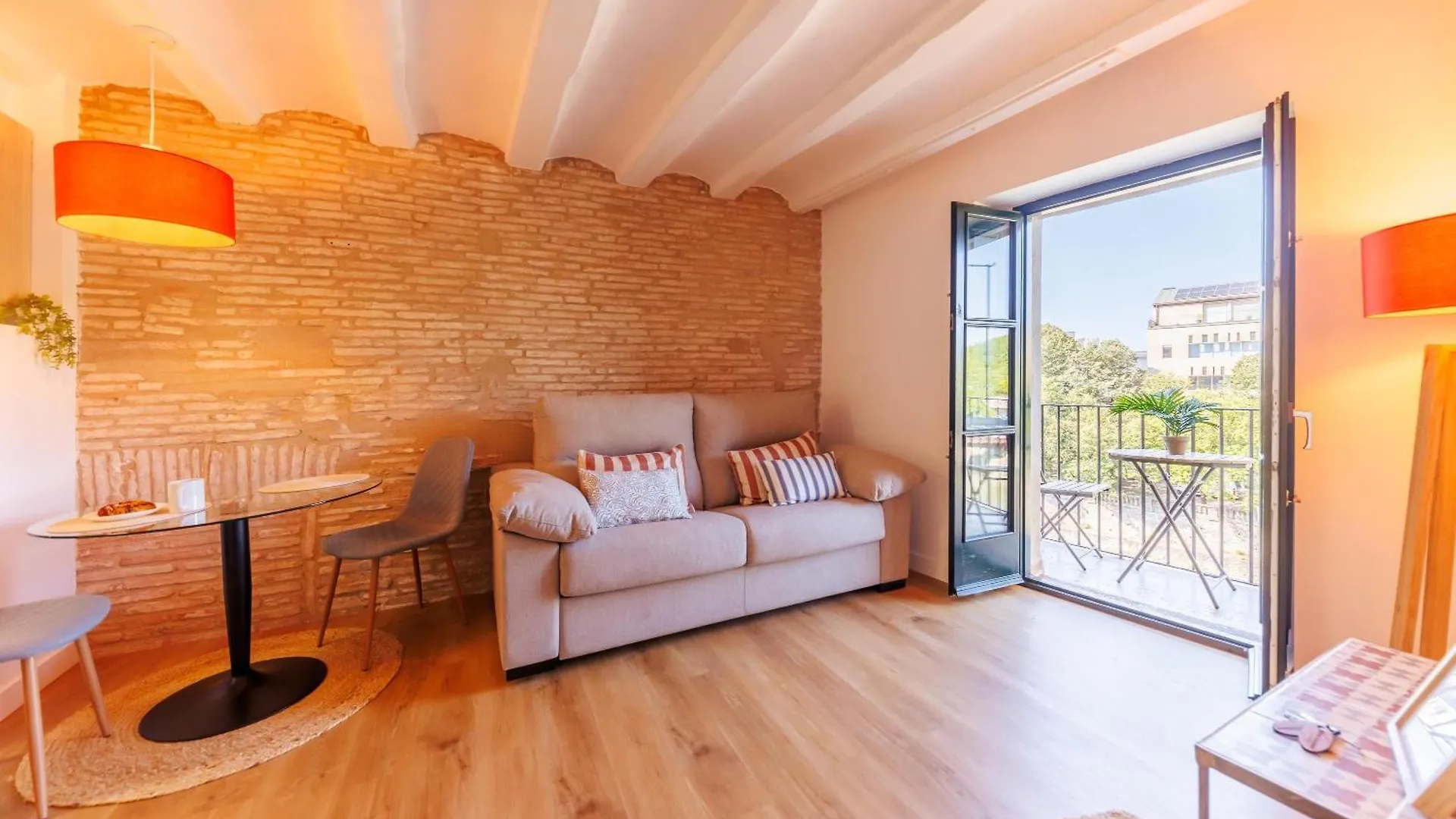 Bravissimo Calderers, Monthly Apartments Gerona España