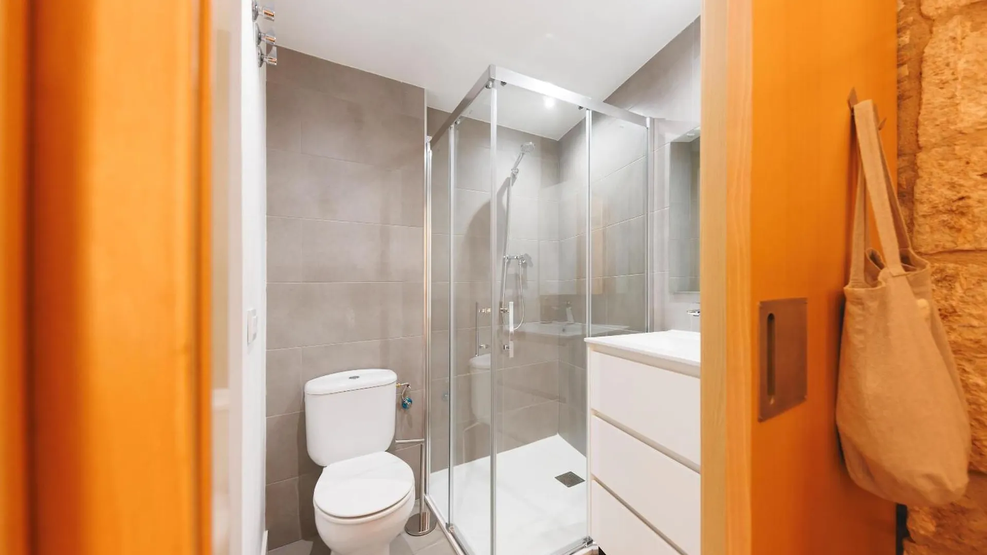 Bravissimo Calderers, Monthly Apartments Gerona España
